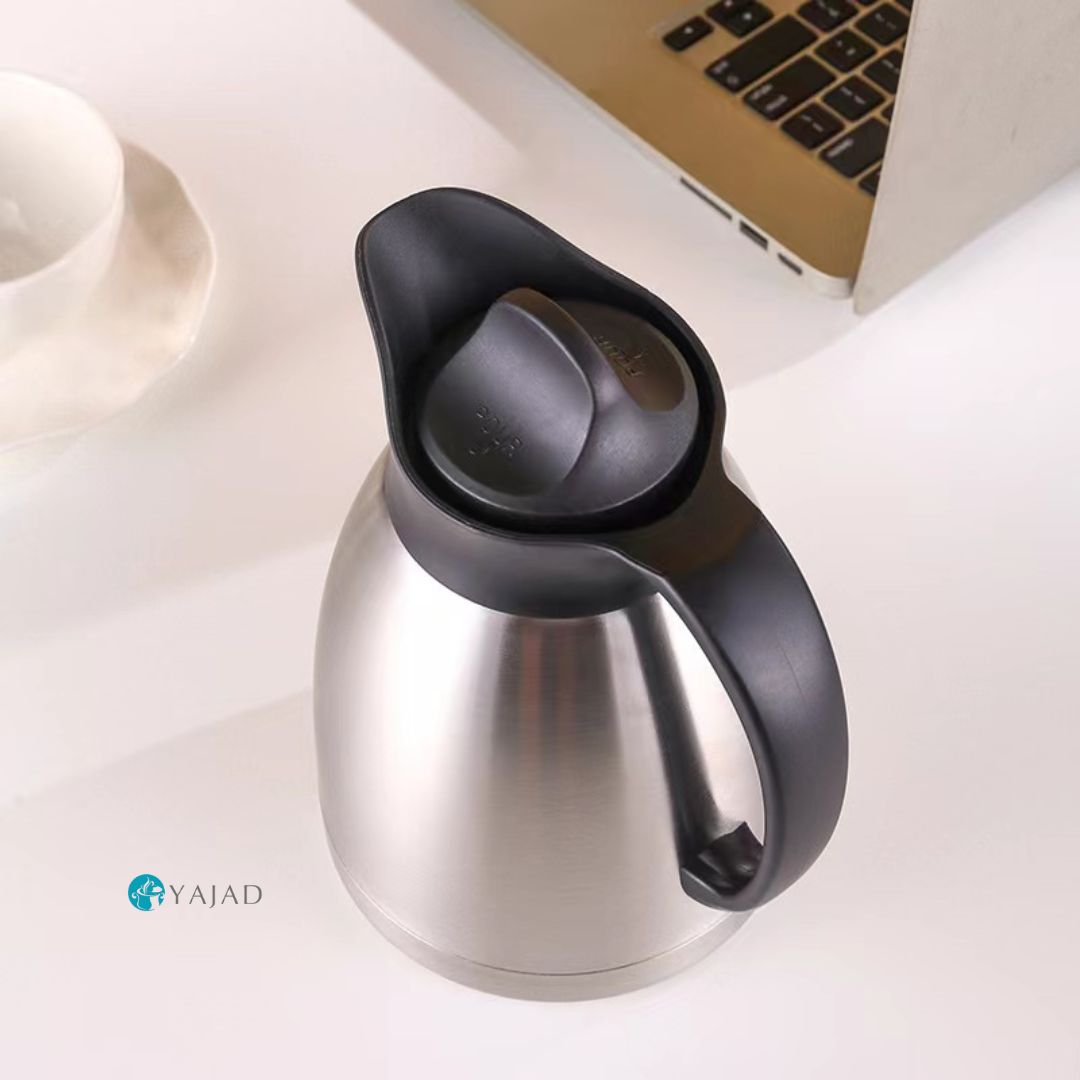 Yajad Hogar Jarra Térmica de Acero Inoxidable, Termo para Café y Agua, Plateado con Negro, Aislamiento al Vacío Frío o Caliente, 2 Litros
